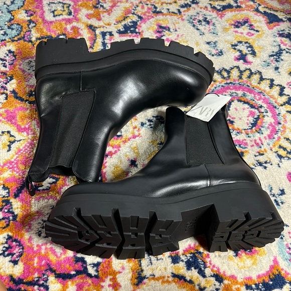 Zara vegan leather chunky lug sole boots - Picture 4 of 12
